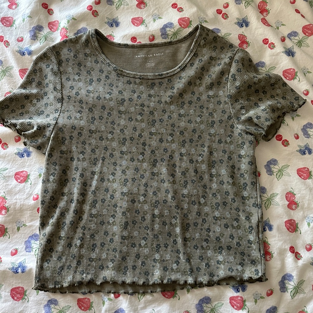 American Eagle green floral top